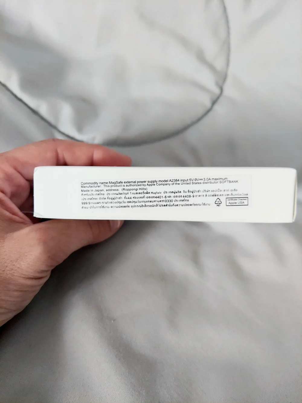 Apple MagSafe iPhone MagSafe White Portable Charger Battery Pack NWT Resortwear